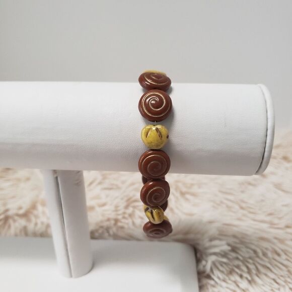 𝅺wooden carved swirl bracelet with toggle clasp - Picture 10 of 14